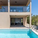 Les De Lorello Villa *