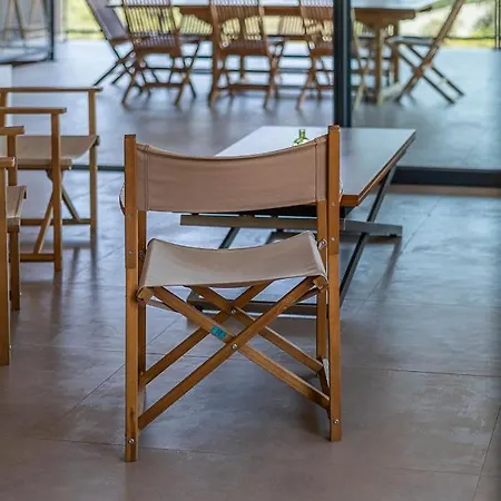 Les De Lorello Villa *