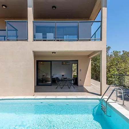 Les De Lorello Villa *