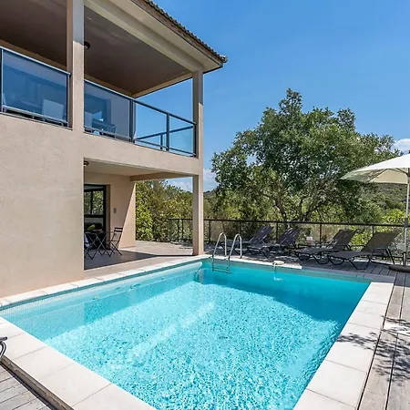 Les De Lorello Villa