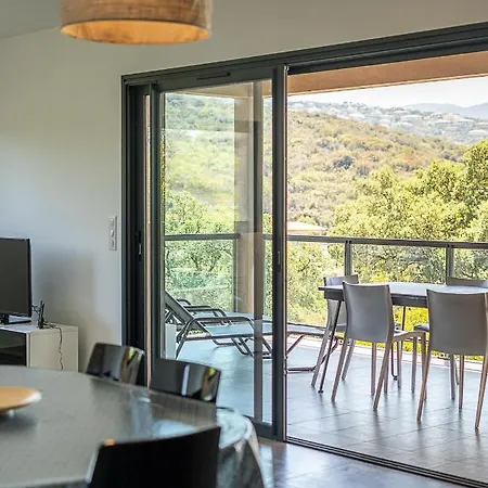 Les De Lorello Villa *