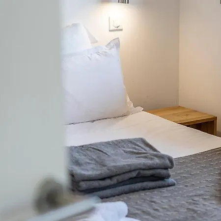 Les De Lorello Villa *