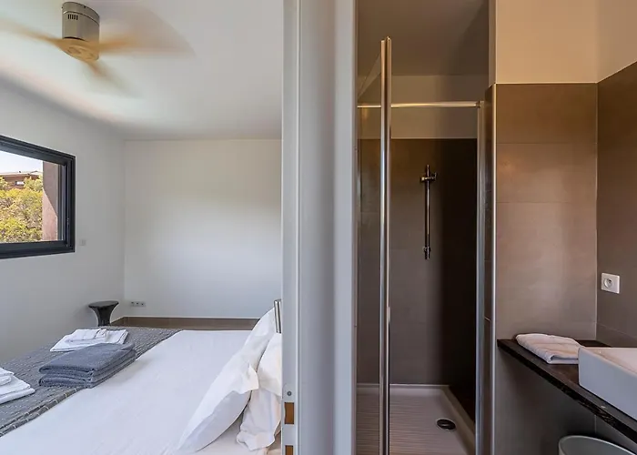 Les De Lorello Willa