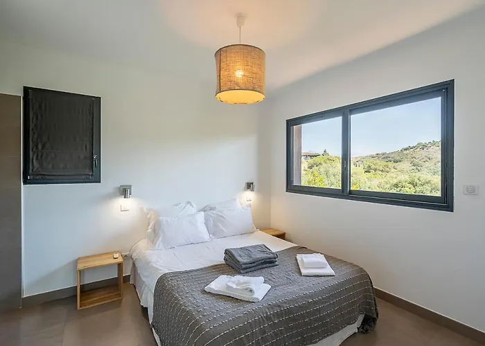 Les De Lorello Willa