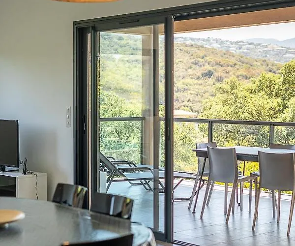 Les De Lorello Willa *